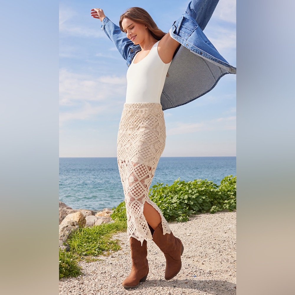 Alisha Diamond Crochet Fitted Midi Skirt Francesca’s